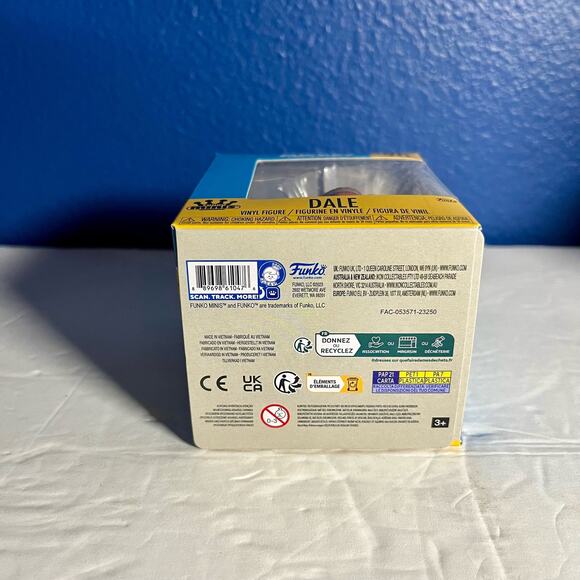 Dale Chipmunk FUNKO MINIS Disney Mickey & Friends Vinyl Figures 90 - Picture 6 of 7